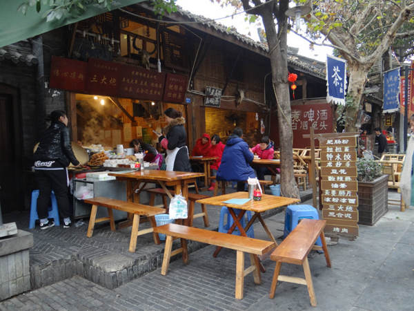 現在開一家串串店賺錢嗎？