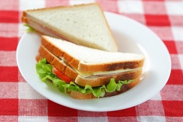 自制三明治，做法簡單的營養早餐，早上你想來一份嗎