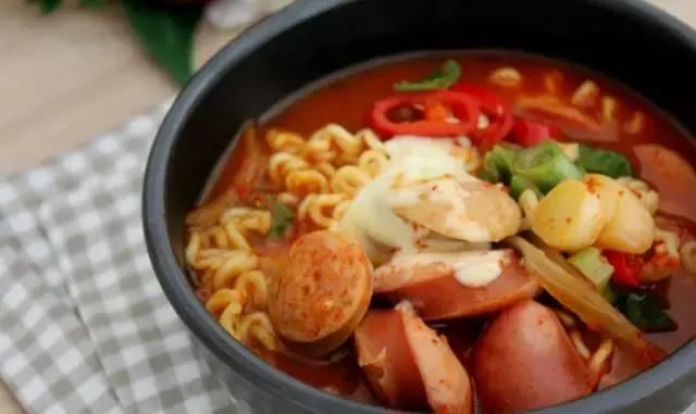 秋天到了，學(xué)學(xué)這5款火鍋湯底的做法吧！