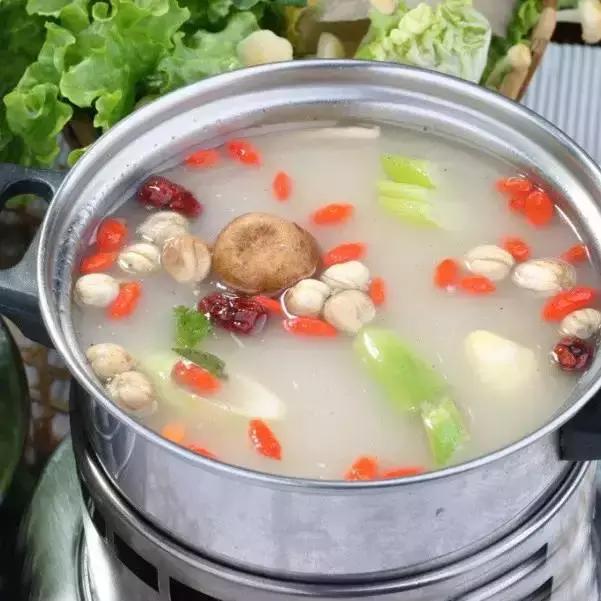 秋天到了，學(xué)學(xué)這5款火鍋湯底的做法吧！