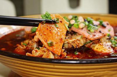 成都冒菜技術(shù)培訓(xùn)中心哪里一對一教學(xué)？底料真材實(shí)料