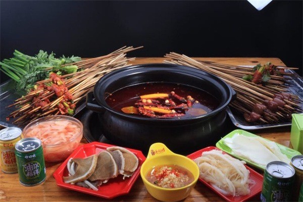 四川成都串串香培訓(xùn)班哪家好？串串香底料技術(shù)培訓(xùn)哪家好？